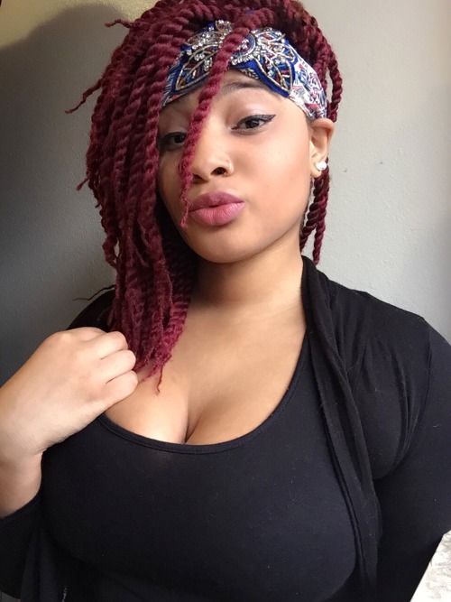 jamaicanamazon:  delamind:  My remote shutter release »»  Hey boo