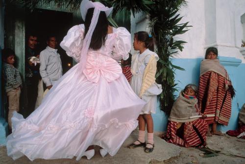 5centsapound:  David Alan Harvey:  Oaxaca, Mexico (1992) At one time a mesoamerican center whose cultures rivaled those of the better known Maya and Aztec, Oaxaca is now among Mexico’s poorest states. The Zapotec, one of the largest and most powerful