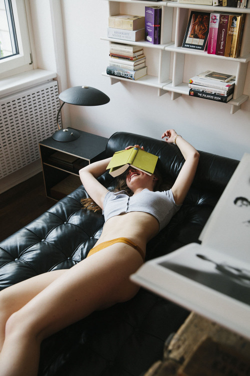 pierceslater: ole1960: c-headsmag.tumblr.com/tagged/Micha-Freutel A Girl + A Book - Reading N