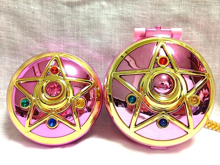 kaleidoscopekingdoms:  Shining Moon Powder vs Crystal Star Brooch 