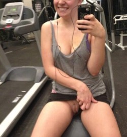 aceswithkings:  Workout and Flashing the Kitty