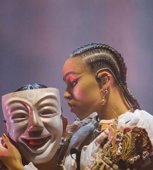 fkatwigs-fashionstyle:fkatwigs: “never seen a hero like me in a sci fiphoto @aalisub”