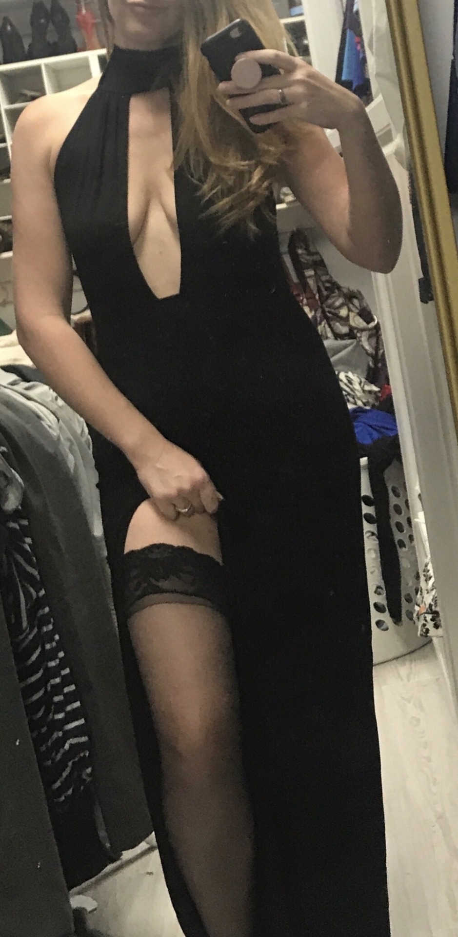 Sex horny-couplemd:Wife getting dressed up for pictures