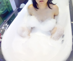venustrap1910:  I love this bathtub session. It was fun.
