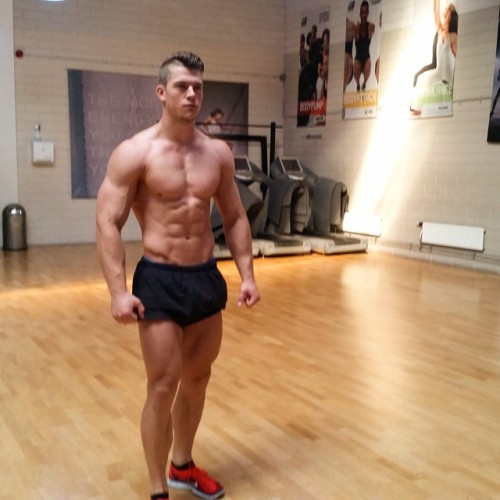texasfratboy:  faggotdreams:  From the archives.  Looks like he has quite the bulge! 
