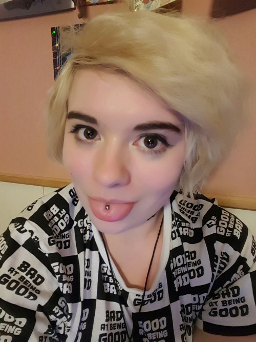 sharkberries:  it’s been a while tumblr (they / them)