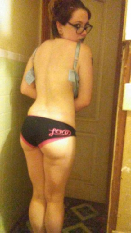 Got a great little submission here from Miss Cassidy Ward“I am a married 22 year old looking for a f
