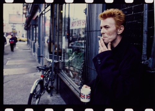 night-spell:David Bowie outside Tea and Sympathy in Greenwich Village, New York City, 10th January