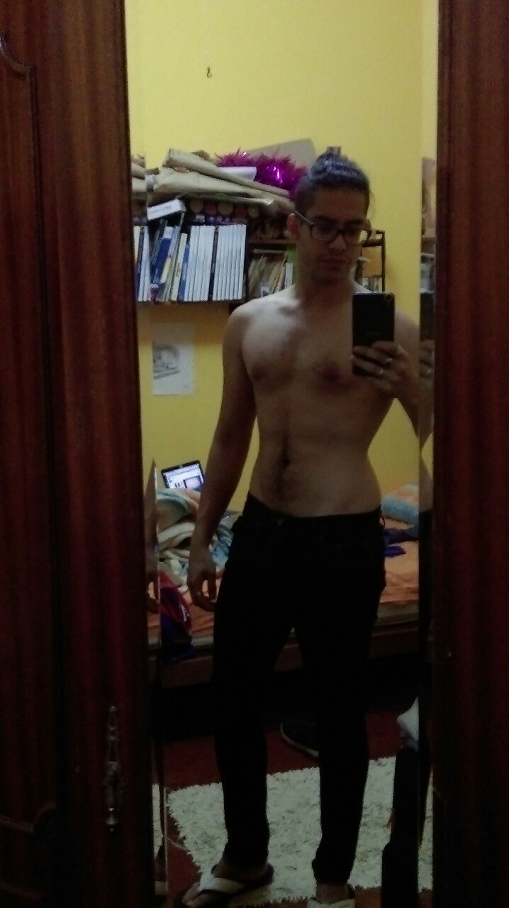 foreverfree24:  Sorry about the mess I took this picture when I woke up I dont like