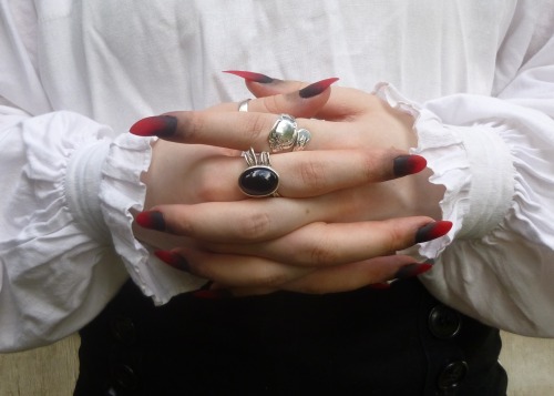 vinceaddams:I painted my nails red and black and I must say I’m very pleased with them.# how did u d