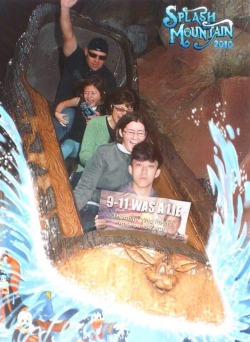 merro:  oyasumi-yasai  Real life footage of Jimmy @ DIsneyland