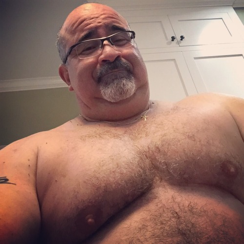 bullpupuk:  titancub:  Goddamn… what a Daddy Bear! WOOF   fuckable 😙  🤔