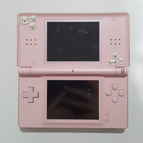 kingchickennugget:☆♡ added some stickers to my old DS ♡☆