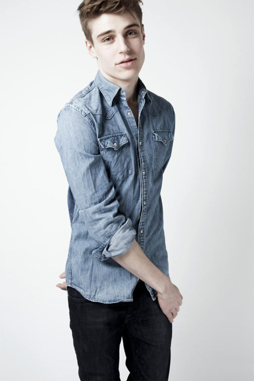 black-plug:  Tim Borrmann 