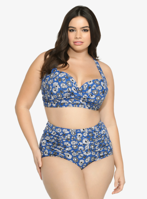 curveappeal:  Abstract Print Twisted Front Bikini Top and  Bottom  Leopard Bow Front Bikini Top and 