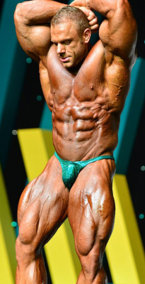 kirkbz:  Wow  Great muscular body and awesome