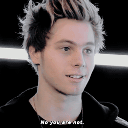 dailylashton: 5SOS Face To Face: Luke Vs. Ashton +