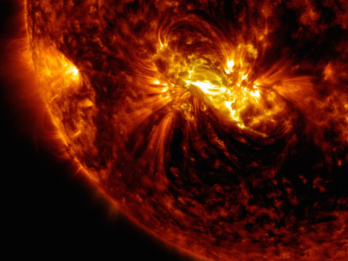 Solar flare as seen by NASAs SDO js