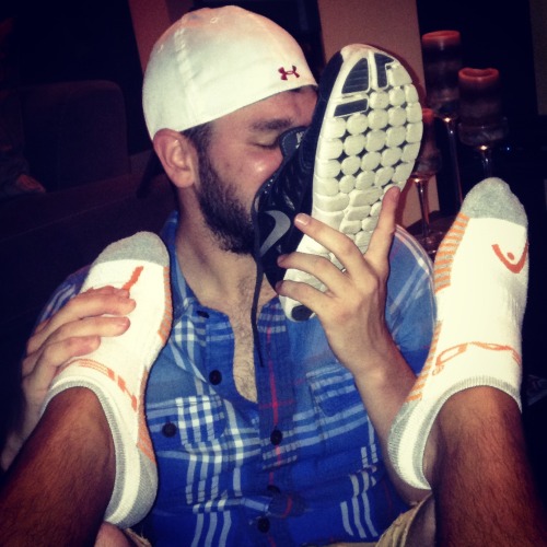 yngrawcumdump:  …for the second night in a row, I found myself under the socks and feet of one of the hottest men I’ve ever met.  