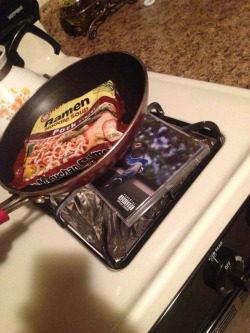 king-emare:  dontsweatmytechinque:  shedont-lye:  cocoachic:  yappanese:  fcuk12:  When your stove don’t work, but you Still got that fire…  Bye  shedont-lye lmfaoooo caption^^  Lmaooo I love it  Lmao  real sht tho