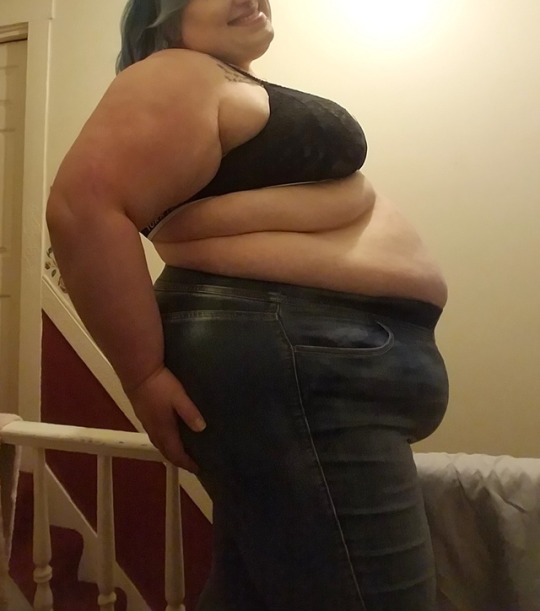 hazeleyesbbw:  Oops looks like I outgrew my jeggings..          That’s a wrap for my Torrid size 4 jeggings. This fat girl has been eating good, real good 😉🐷 