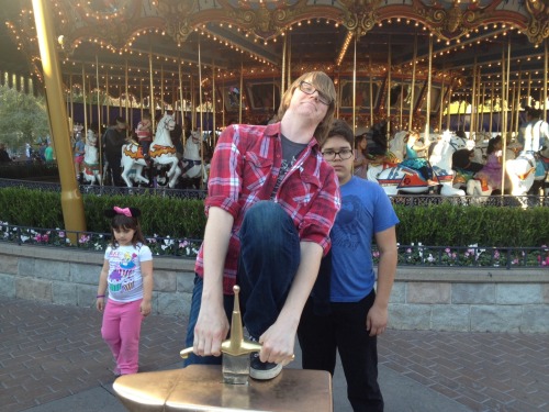 guitarandmtndew: my first real disneyland visit was the raddest! my friends are all cool people and 