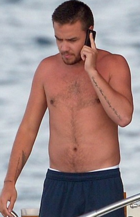 heavyryan: chubbycelebrities: Liam Payne is growing in the wrong direction Or growing in the right d