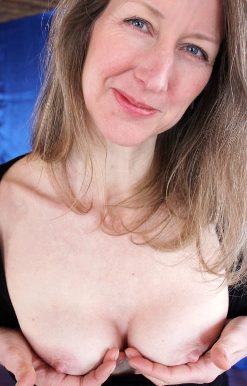 hotolderladies:  Annabel  http://hotolderladies.tumblr.com  