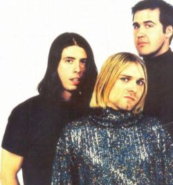 phineas4cobain:  I still say, the photographer said, dress in black. and kurt showed up in THIS…..