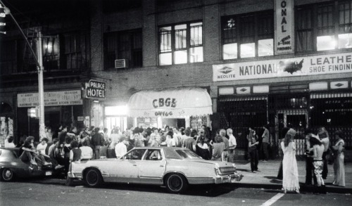 atomic-chronoscaph:CBGB Club - 1970s Love Divine’s expression in the 2nd photo. 