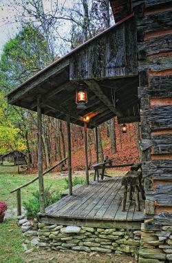 disasterpreppers:  Today’s cabin in the woods:http://howtogetyourowncabininthewoods.com/ 