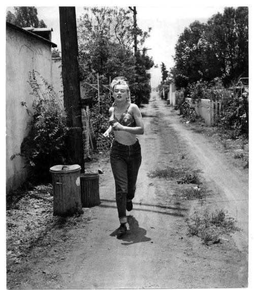 talesfromweirdland: Marilyn Monroe running through the back alleys of Los Angeles, before stardom. 1