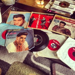 thecoalcreekboys:  Part of this weekend Vinyl finds, I was stunned to find so many rare and cool Elvis 45’s in one if the Yard Sale Boxes.  #45rpm#elvis#theking#RCA#elvispresley#vinyl#vinylcollectionpost #vinyligclub #nowspinning #records 