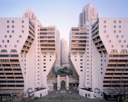 Capacity: Danismm:    Neglected Utopia:  The Forgotten Modernist Estates Of Paris