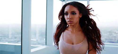 jayzsbottomlip:  brookekordei:  Tinashe - Player  Yesssss!!! Fulani 