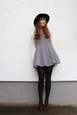 fashion-tights:  A-line dress  (by Maria