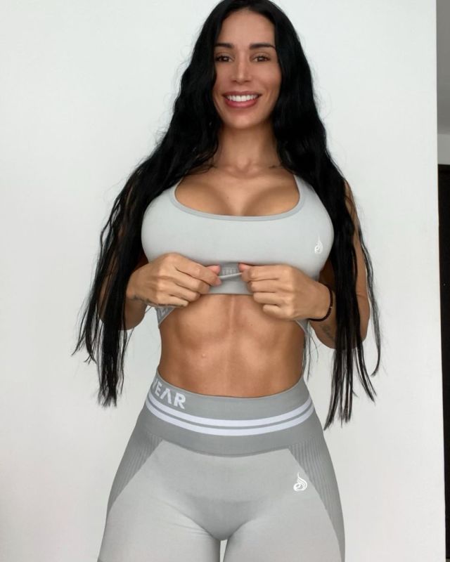 onlyrippedgirls:Ana Cozar  porn pictures