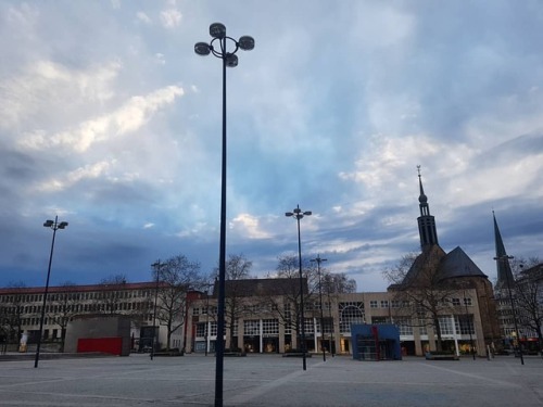 Ein Bisschen #Dortmund Zur Abwechslung 30.3.18 #evening #latergram (hier: Wochenmarkt Dortmund Hansaplatz)