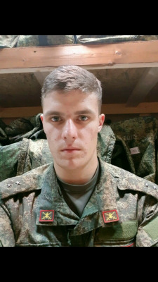 russianstr8guys:  Russian bi Soldier for