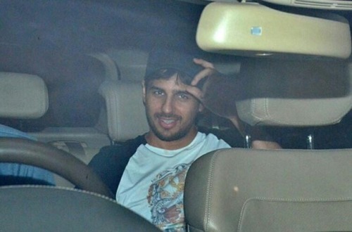 Sidharth Malhotra visit little Roohi and Yash Johar