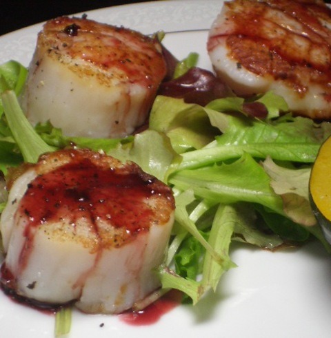 Seared Sea Scallops with Pomegranate Sauce