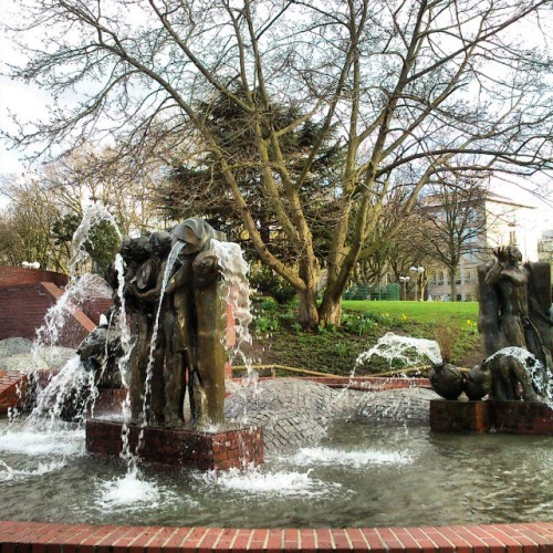 Der #Gauklerbrunnen Im #Stadtgarten Sprudelt Wieder #Dortmund 30.3.15 #DOberrascht (en Dortmund Stadtgarten)