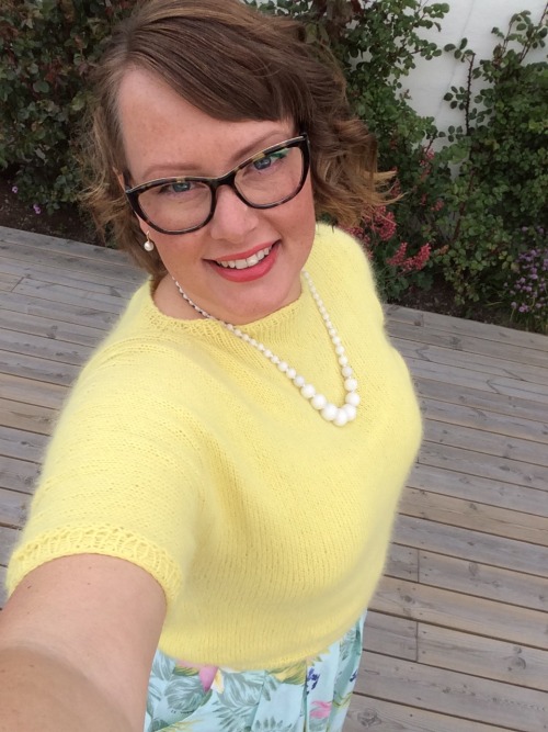 mssecretary:  Today’s outfit - my brand new self knitted Jackie O-tee 💛