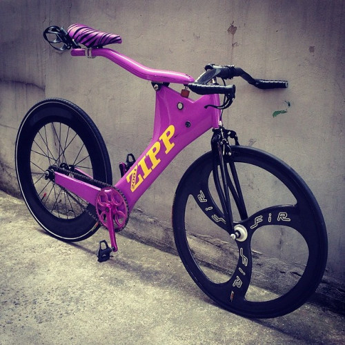 bikeanderson: discoursesofthewithered: uniqcle com on Flickr. Another launcher of tri athletes comin