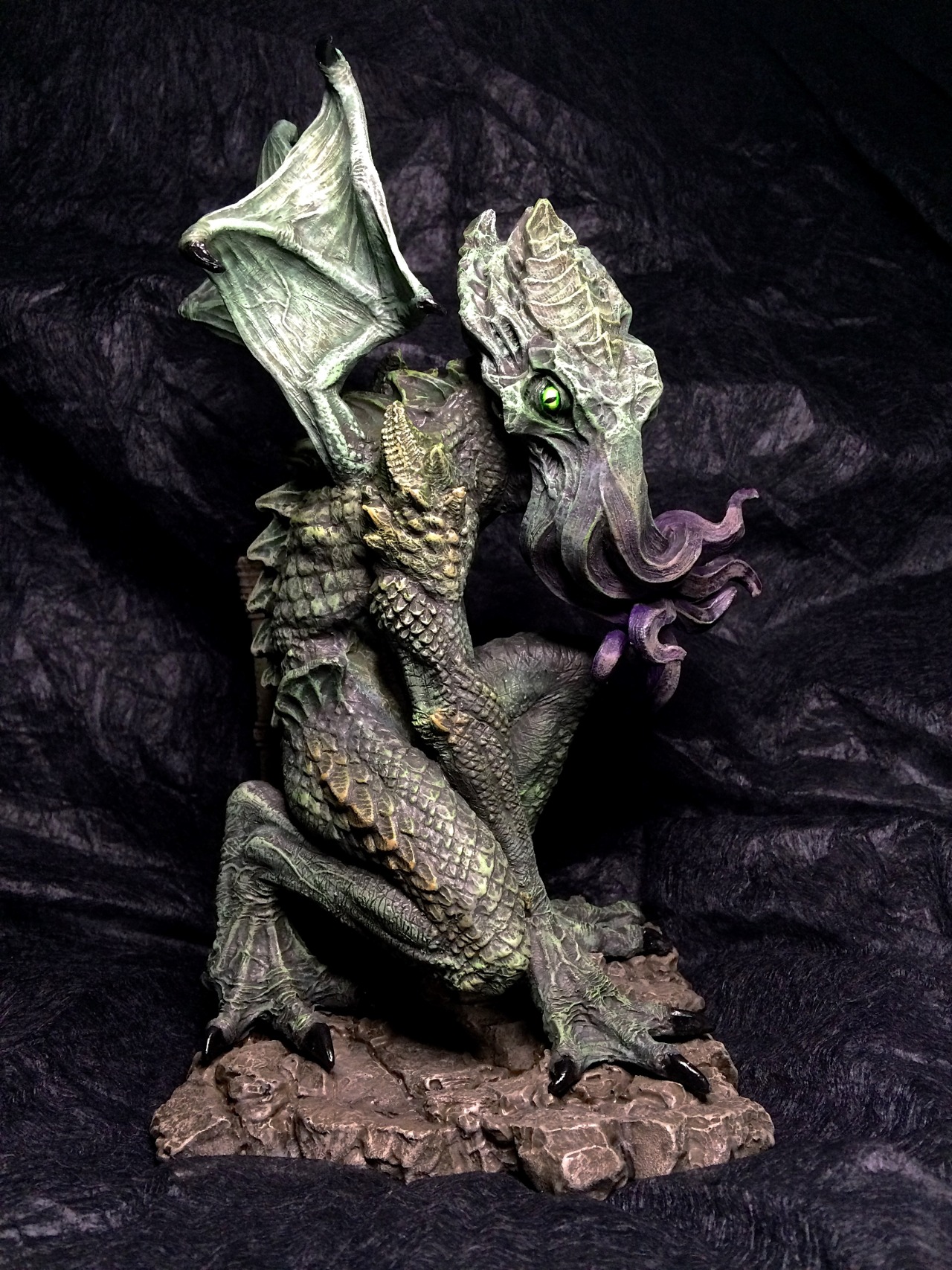 michaeldellamorte:  Cthulhu Rising Statue, by Dellamorte &amp; Co.  https://www.etsy.com/shop/Dellamorteco
