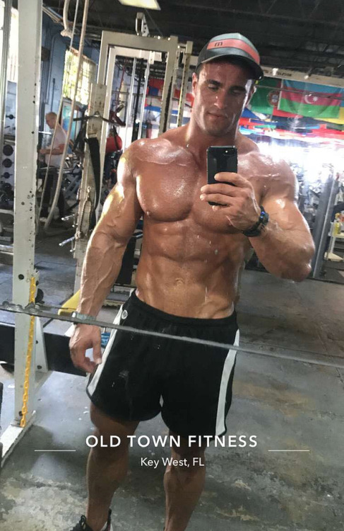 sexymusclemale:  Calum von Moger