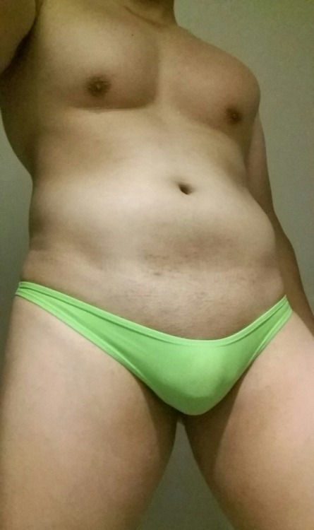 microstringlvr:Going conservative today in a pair of SNS thongs :)