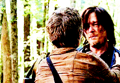 zuzzolek:  Daryl Dixon 5x1: No sanctuary  one gifset per episode 