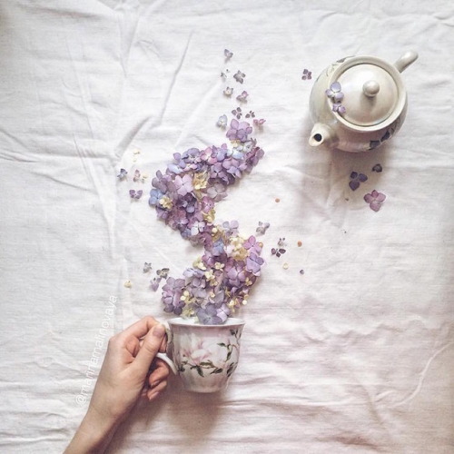 mymodernmet:Toppled Teacups Overflow with Dried Leaves and Delicate Flowers