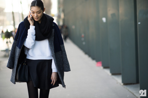 On the Street | in love with your layers & that gorgeous white sweater. Photo Credit: Le 21ème